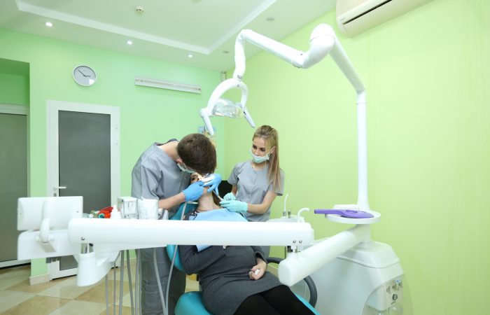 Siamo la clinica dentale Sanelen DENT